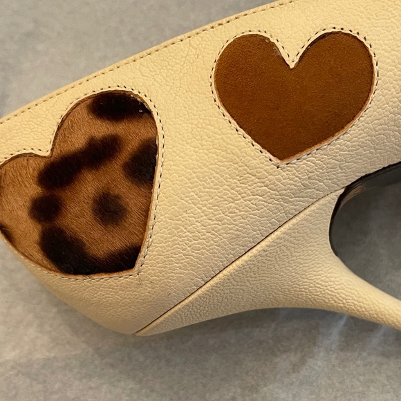 New With Box! Dolce & Gabbana Cream Heart Print Peep-Toe Heels Leopard Sole 39 - Picture 6 of 16